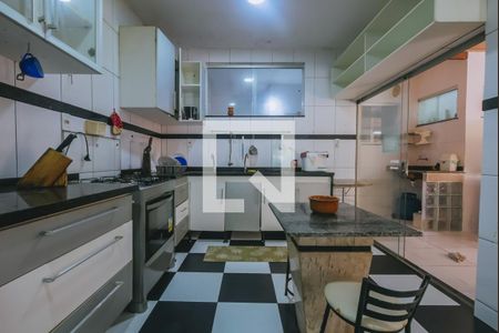 Casa para alugar com 200m², 4 quartos e 4 vagasCozinha