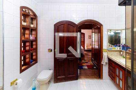 Casa à venda com 400m², 4 quartos e 5 vagasBanheiro da Suíte 2