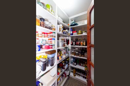 Casa à venda com 400m², 4 quartos e 5 vagasDespensa