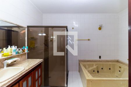 Casa à venda com 400m², 4 quartos e 5 vagasBanheiro da Suíte 2