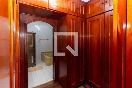 Casa à venda com 400m², 4 quartos e 5 vagasCloset - Suíte 2