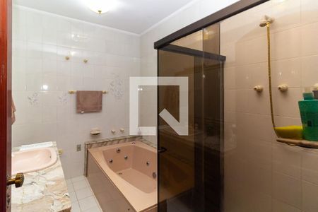 Casa à venda com 400m², 4 quartos e 5 vagasBanheiro da Suíte 1