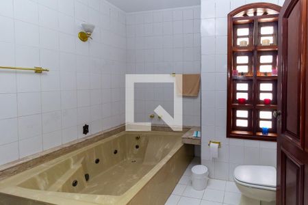 Casa à venda com 400m², 4 quartos e 5 vagasBanheiro da Suíte 2