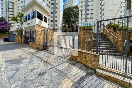 Apartamento para alugar com 72m², 3 quartos e 1 vaga Apartamento para alugar com 72m², 3 quartos e 1 vagaFachada