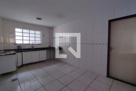 Casa de condomínio à venda com 240m², 4 quartos e 2 vagas Casa de condomínio à venda com 240m², 4 quartos e 2 vagasCozinha