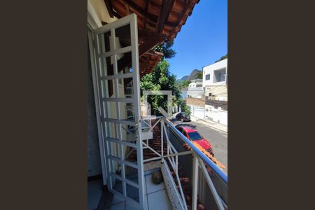 Casa de condomínio à venda com 240m², 4 quartos e 2 vagas Casa de condomínio à venda com 240m², 4 quartos e 2 vagasVaranda da Suite 2