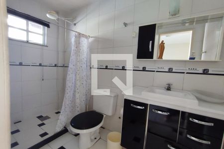 Casa de condomínio à venda com 240m², 4 quartos e 2 vagas Casa de condomínio à venda com 240m², 4 quartos e 2 vagasBanheiro da Suite 1