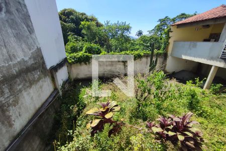 Casa de condomínio à venda com 240m², 4 quartos e 2 vagas Casa de condomínio à venda com 240m², 4 quartos e 2 vagasÁrea Externa