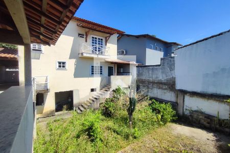 Casa de condomínio à venda com 240m², 4 quartos e 2 vagas Casa de condomínio à venda com 240m², 4 quartos e 2 vagasÁrea Externa