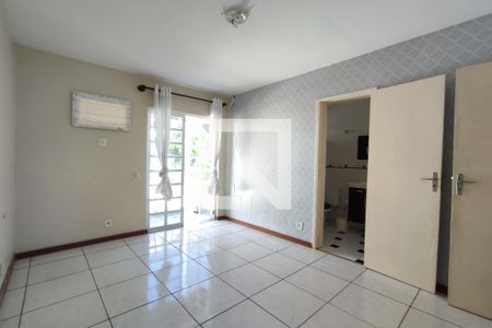 Casa de condomínio à venda com 240m², 4 quartos e 2 vagas Casa de condomínio à venda com 240m², 4 quartos e 2 vagasSuite 1