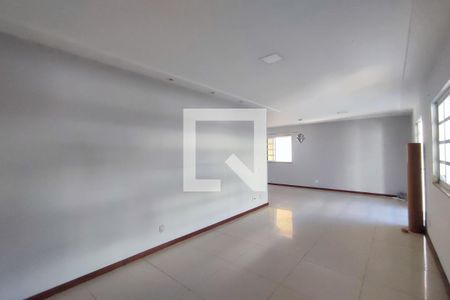 Sala de casa de condomínio à venda com 4 quartos, 240m² em Taquara, Rio de Janeiro