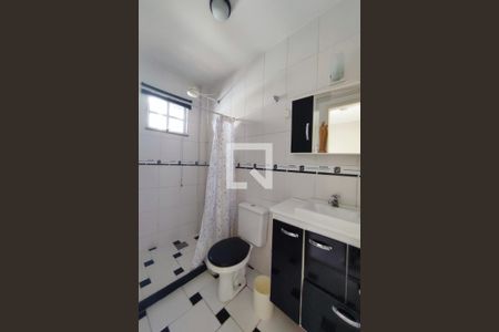 Casa de condomínio à venda com 240m², 4 quartos e 2 vagas Casa de condomínio à venda com 240m², 4 quartos e 2 vagasBanheiro da Suite 1