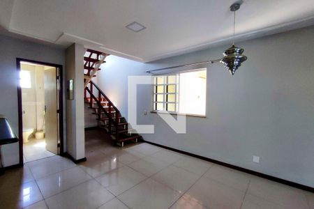 Sala de casa de condomínio à venda com 4 quartos, 240m² em Taquara, Rio de Janeiro