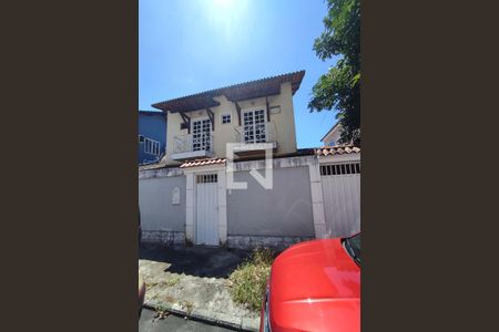 Casa de condomínio à venda com 240m², 4 quartos e 2 vagas Casa de condomínio à venda com 240m², 4 quartos e 2 vagasÁrea Externa