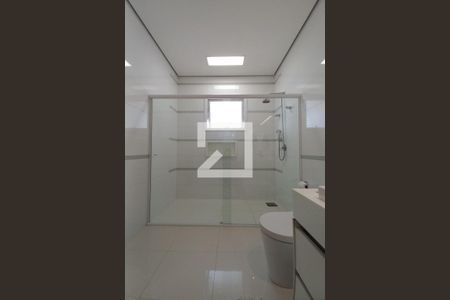 Casa de condomínio para alugar com 420m², 4 quartos e 6 vagasBanheiro da Suíte 1