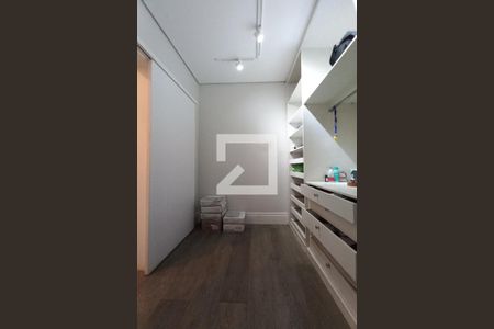 Casa de condomínio para alugar com 420m², 4 quartos e 6 vagasCloset da suíte 4