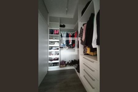 Casa de condomínio para alugar com 420m², 4 quartos e 6 vagasCloset da suíte 3