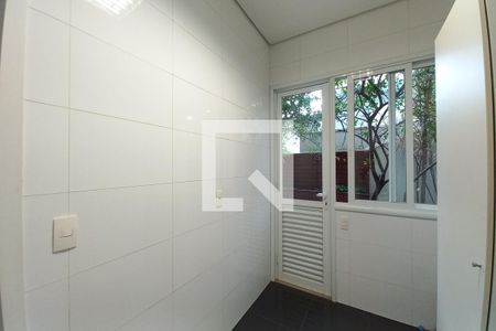 Casa de condomínio para alugar com 420m², 4 quartos e 6 vagasÁrea de Serviço