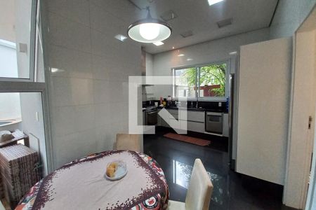 Casa de condomínio para alugar com 420m², 4 quartos e 6 vagasCozinha