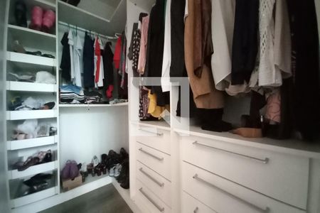 Casa de condomínio para alugar com 420m², 4 quartos e 6 vagasCloset da suíte 3