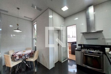 Casa de condomínio para alugar com 420m², 4 quartos e 6 vagasCozinha