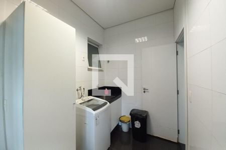 Casa de condomínio para alugar com 420m², 4 quartos e 6 vagasÁrea de Serviço