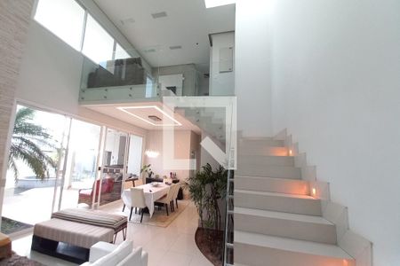 Casa de condomínio para alugar com 420m², 4 quartos e 6 vagasEscada