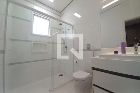 Casa de condomínio para alugar com 420m², 4 quartos e 6 vagasBanheiro da Suíte 1