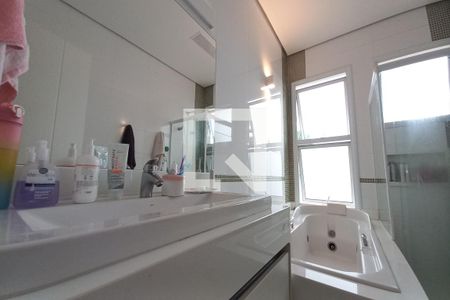 Casa de condomínio para alugar com 420m², 4 quartos e 6 vagasBanheiro da Suíte 2