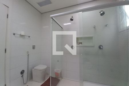 Casa de condomínio para alugar com 420m², 4 quartos e 6 vagasBanheiro da Suíte 4