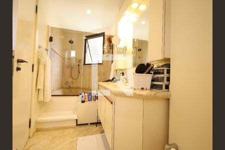 Apartamento à venda com 157m², 2 quartos e 2 vagasBanheiro da Suíte 1