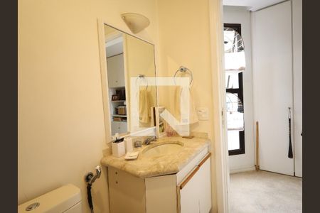 Apartamento à venda com 157m², 2 quartos e 2 vagasBanheiro da Suíte 2