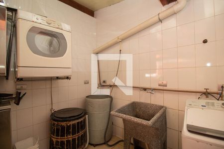 Casa à venda com 600m², 9 quartos e 10 vagas Casa à venda com 600m², 9 quartos e 10 vagasÁrea de Serviço