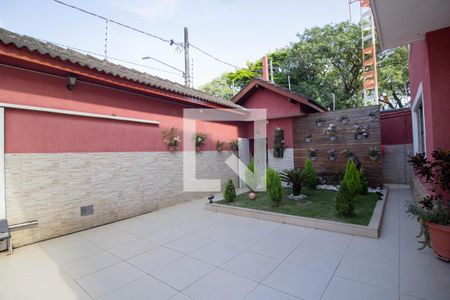 Casa à venda com 600m², 9 quartos e 10 vagas Casa à venda com 600m², 9 quartos e 10 vagasQuintal