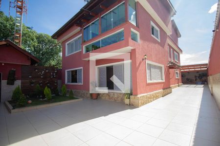 Casa à venda com 600m², 9 quartos e 10 vagas Casa à venda com 600m², 9 quartos e 10 vagasQuintal