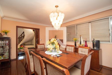 Casa à venda com 600m², 9 quartos e 10 vagas Casa à venda com 600m², 9 quartos e 10 vagasSala de Jantar