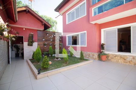 Casa à venda com 600m², 9 quartos e 10 vagas Casa à venda com 600m², 9 quartos e 10 vagasQuintal