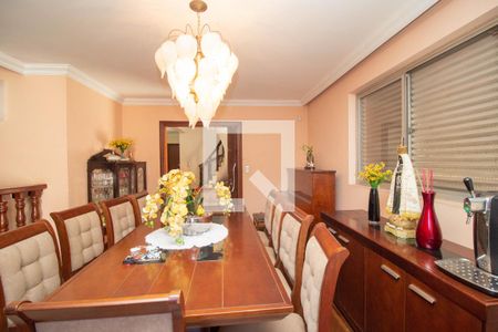 Casa à venda com 600m², 9 quartos e 10 vagas Casa à venda com 600m², 9 quartos e 10 vagasSala de Jantar