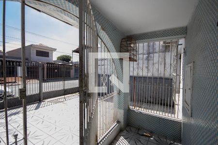 Casa à venda com 410m², 2 quartos e 3 vagas Casa à venda com 410m², 2 quartos e 3 vagasVaranda