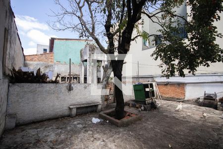 Casa à venda com 410m², 2 quartos e 3 vagas Casa à venda com 410m², 2 quartos e 3 vagasQuintal