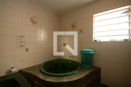 Casa à venda com 410m², 2 quartos e 3 vagas Casa à venda com 410m², 2 quartos e 3 vagasBanheiro da Suite