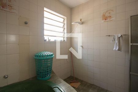 Casa à venda com 410m², 2 quartos e 3 vagas Casa à venda com 410m², 2 quartos e 3 vagasBanheiro da Suite