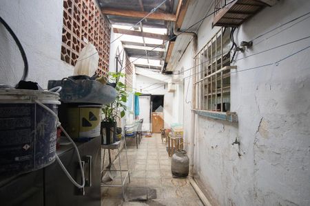 Casa à venda com 410m², 2 quartos e 3 vagas Casa à venda com 410m², 2 quartos e 3 vagasCorredor