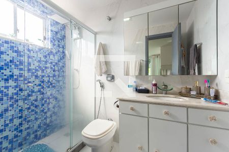 Apartamento à venda com 220m², 3 quartos e 2 vagasBanheiro Suíte (segundo andar)