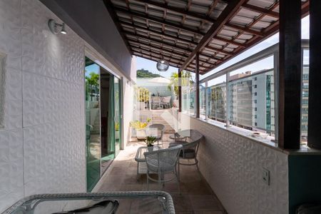 Apartamento à venda com 220m², 3 quartos e 2 vagasVaranda