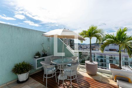 Apartamento à venda com 220m², 3 quartos e 2 vagasVaranda