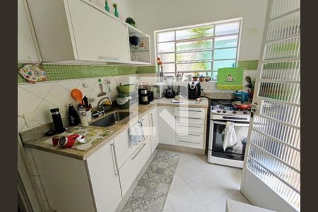 Casa à venda com 115m², 3 quartos e 2 vagas Casa à venda com 115m², 3 quartos e 2 vagasCozinha