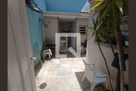 Casa à venda com 115m², 3 quartos e 2 vagas Casa à venda com 115m², 3 quartos e 2 vagasÁrea Externa