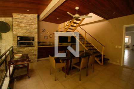 Apartamento à venda com 784m², 5 quartos e 4 vagas Apartamento à venda com 784m², 5 quartos e 4 vagasChurrasqueira - Escada para o 2 andar