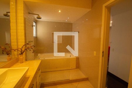 Apartamento à venda com 784m², 5 quartos e 4 vagas Apartamento à venda com 784m², 5 quartos e 4 vagasBanheiro 1 da suíte master
